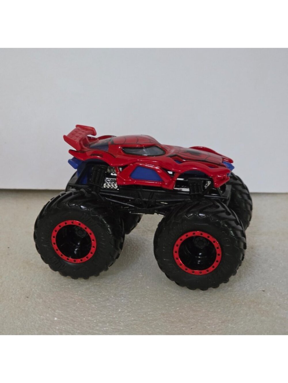 Hot Wheels Monster Trucks Spider-Man Marvel 1:64 diecast Mattel